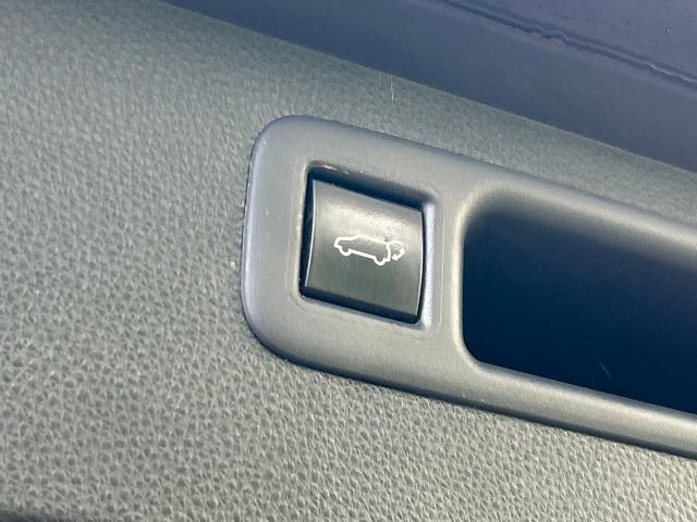 Used 2022 Toyota Highlander XLE AWD/4WD image 60