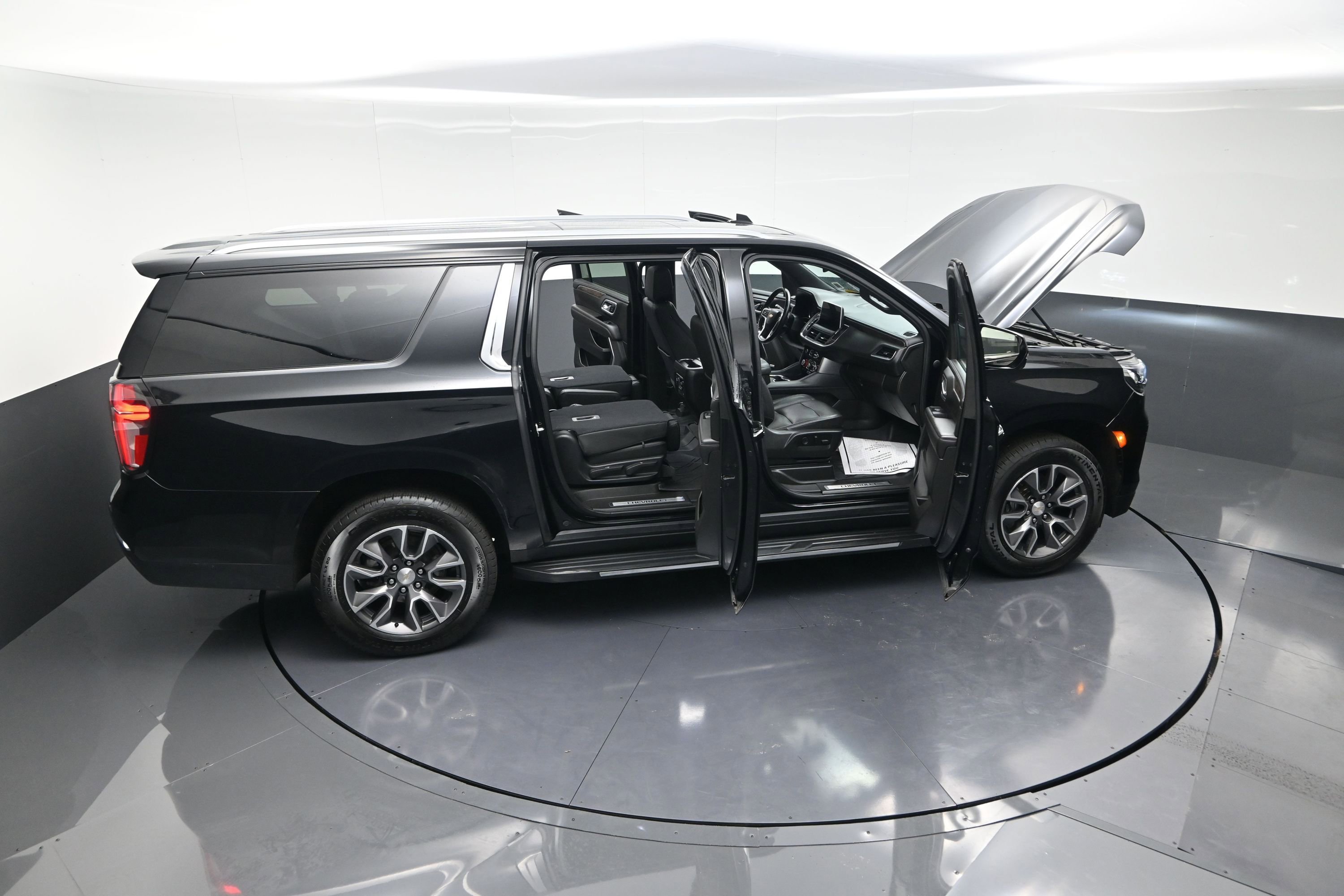 Used 2021 Chevrolet Suburban LT w/ LT Signature Package image 14
