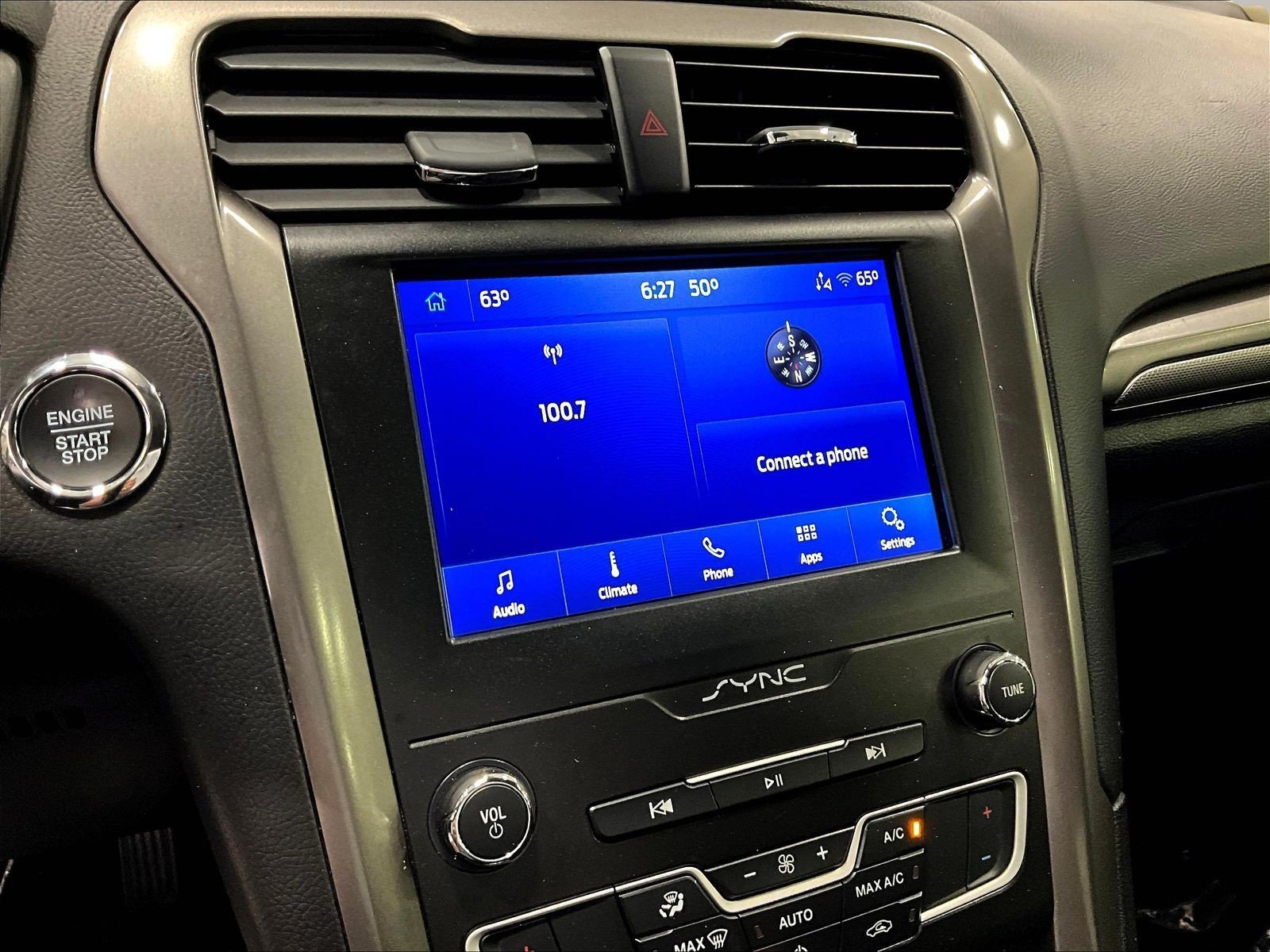 Used 2020 Ford Fusion SE FWD image 13