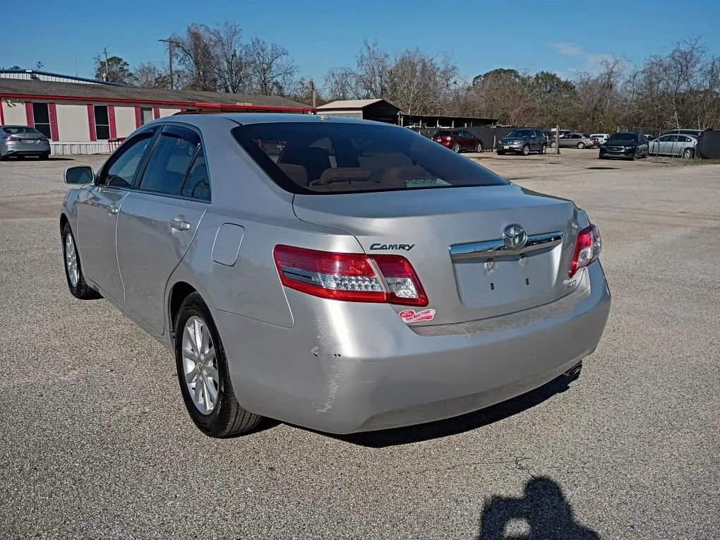 Used 2010 Toyota Camry XLE image 3