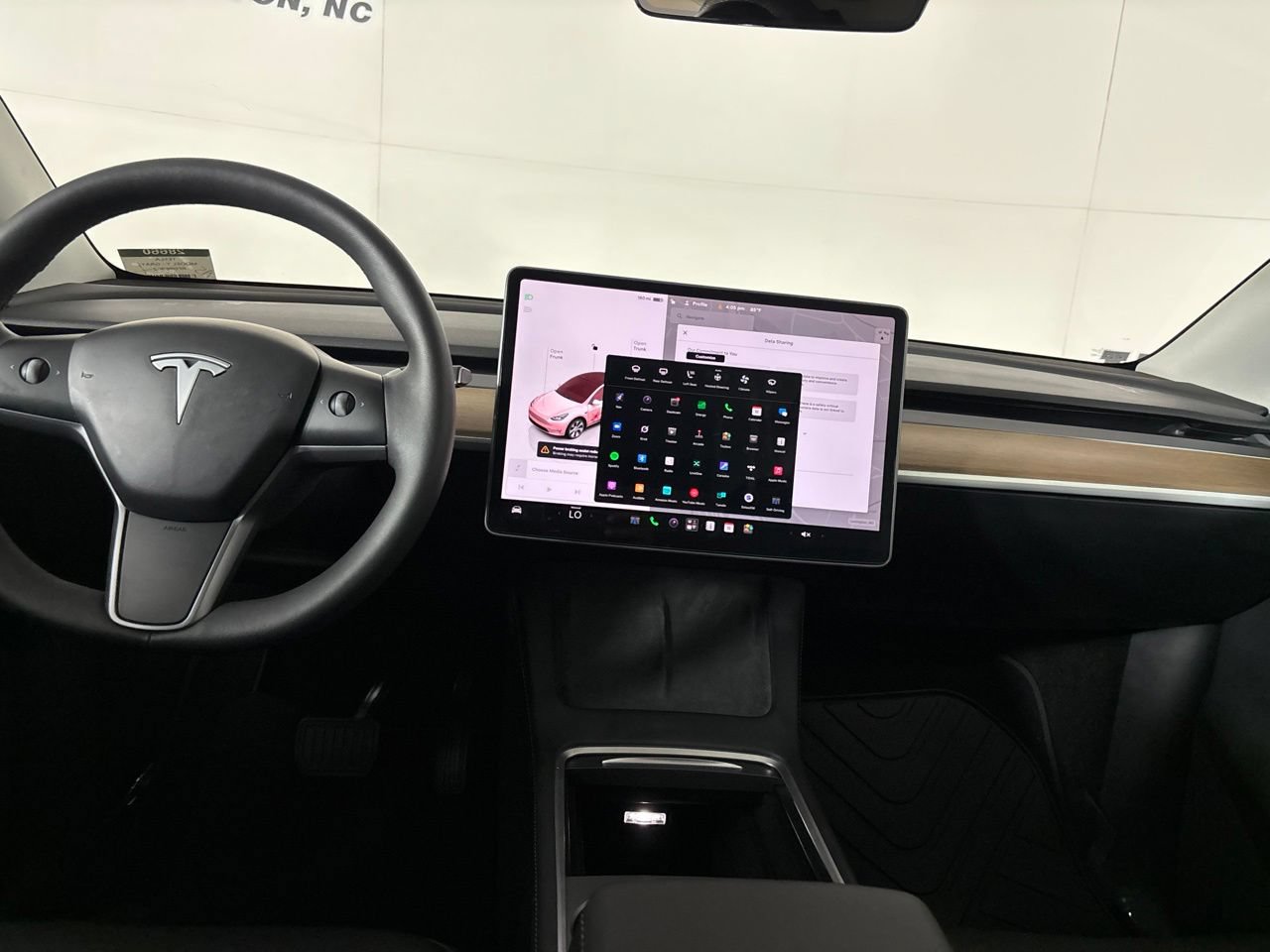 Used 2024 Tesla Model Y 2WD image 17