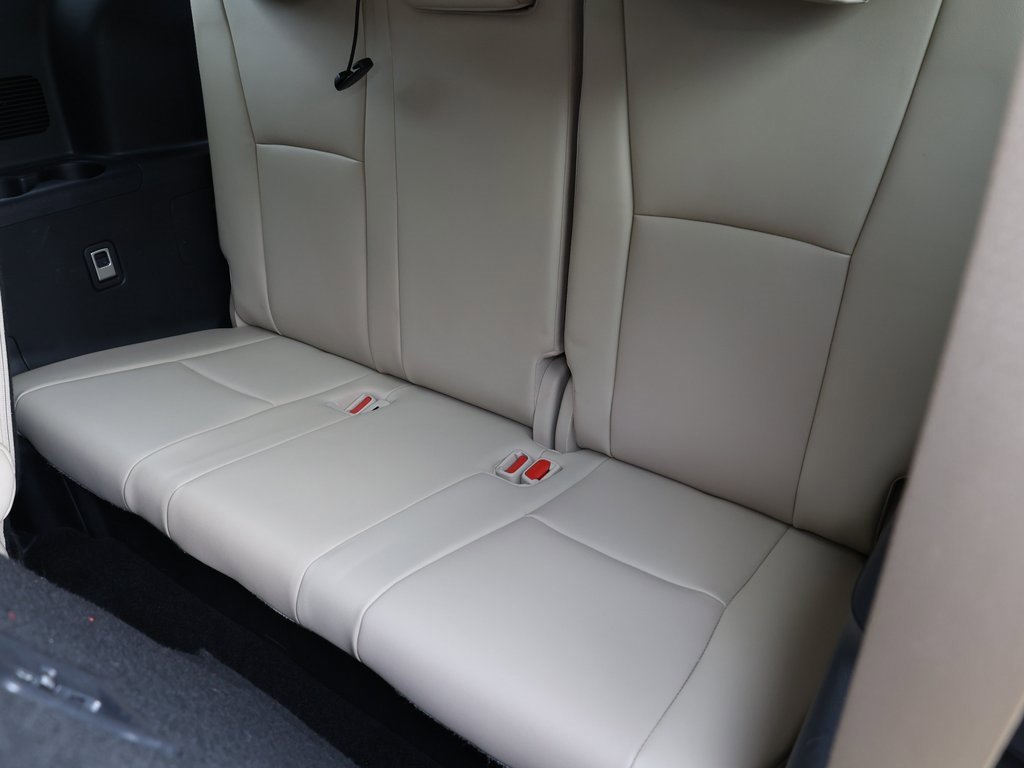 Used 2023 Toyota Highlander XLE image 18