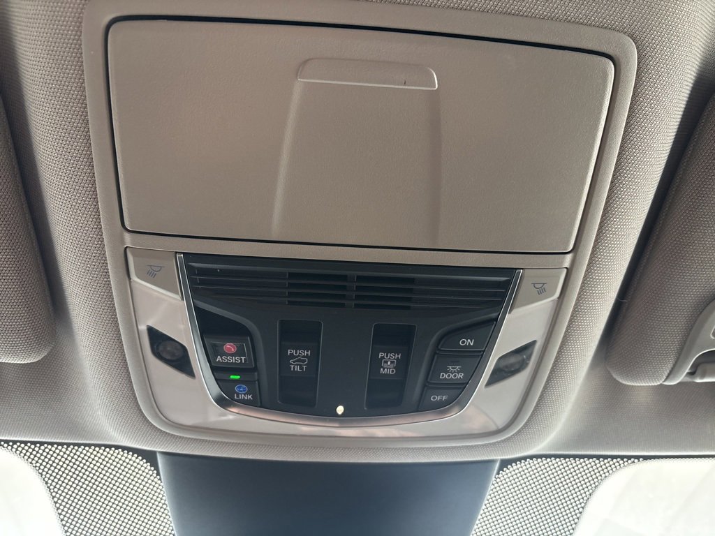 Used 2024 Acura MDX SH-AWD w/ Technology Package image 20