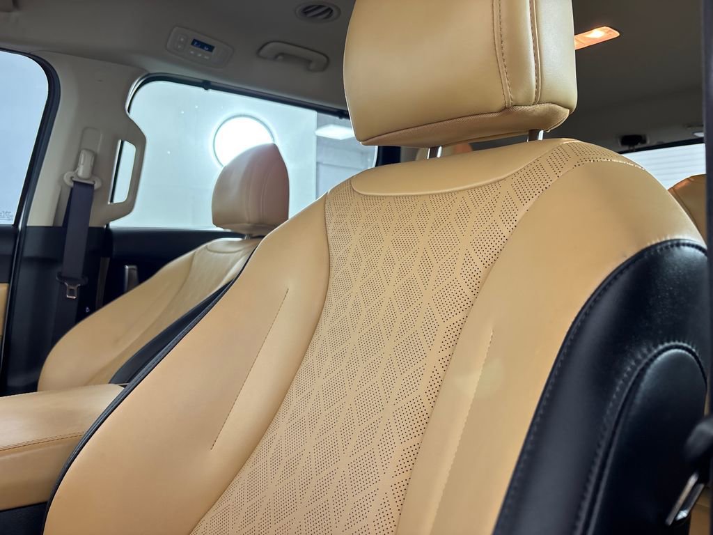 Certified 2024 Kia Carnival EX image 10