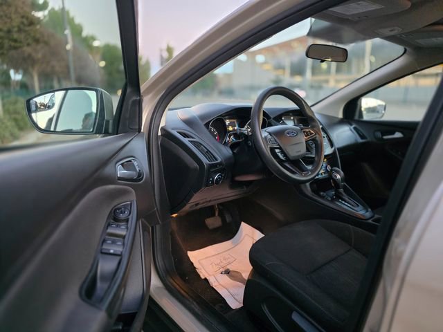 Used 2018 Ford Focus SE w/ SE Appearance Package image 20