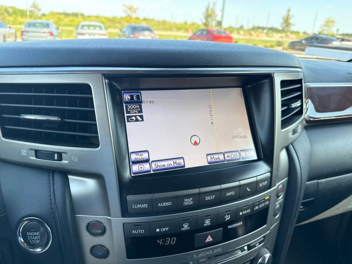 Used 2015 Lexus LX 570 4WD image 11