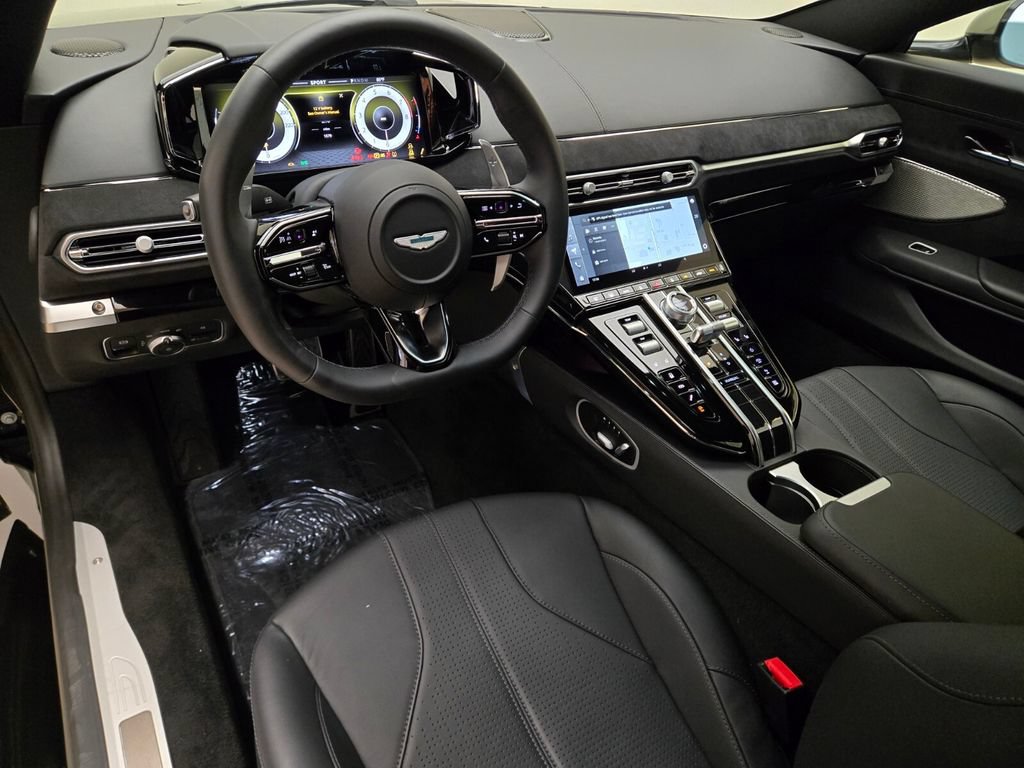Used 2025 Aston Martin V8 Vantage Coupe RWD image 18