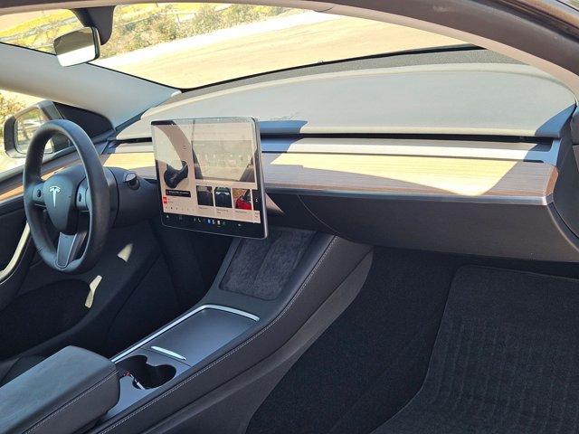 Used 2025 Tesla Model Y Long Range RWD image 23