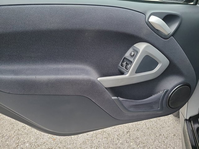 Used 2016 smart fortwo passion image 11