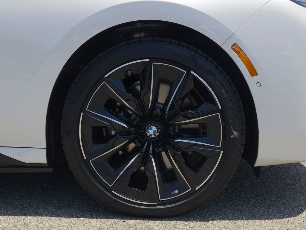 New 2026 BMW 750e xDrive w/ Premium Package AWD/4WD image 7