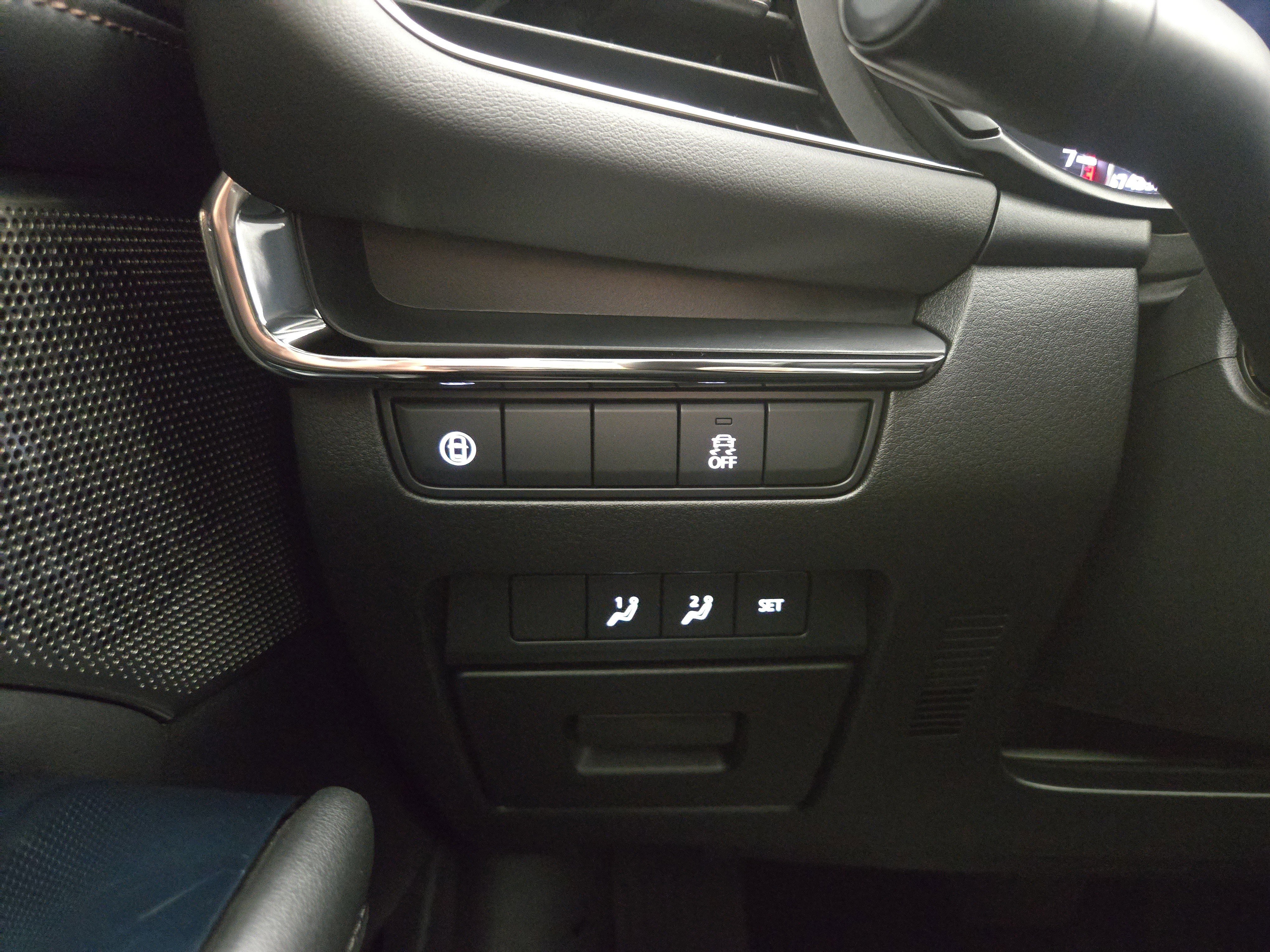 Used 2019 MAZDA MAZDA3 AWD Hatchback w/ Premium Pkg image 30