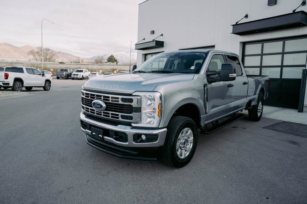 Used 2024 Ford F350 XLT image 3