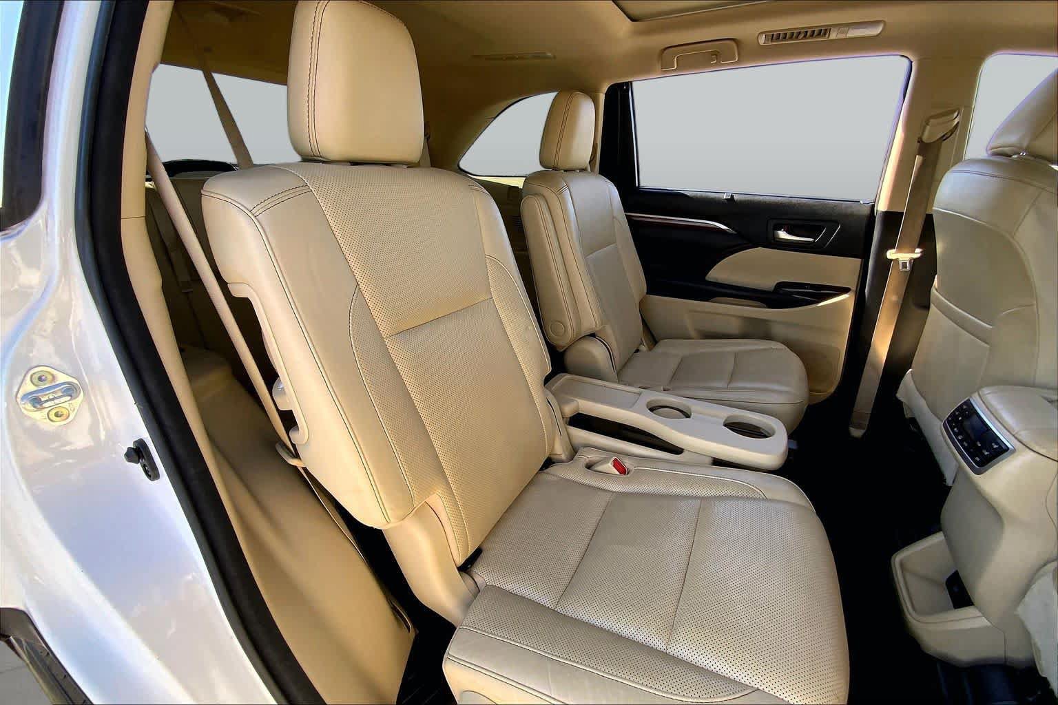 Used 2018 Toyota Highlander Limited Platinum FWD image 19