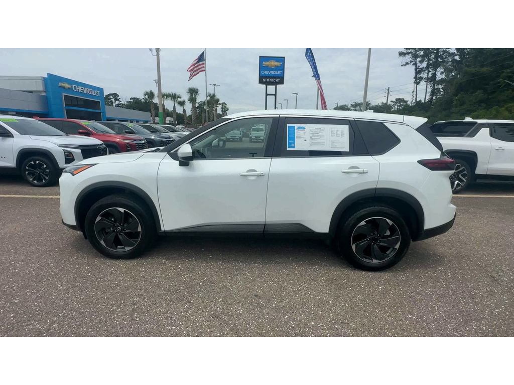 Used 2024 Nissan Rogue SV AWD/4WD image 5