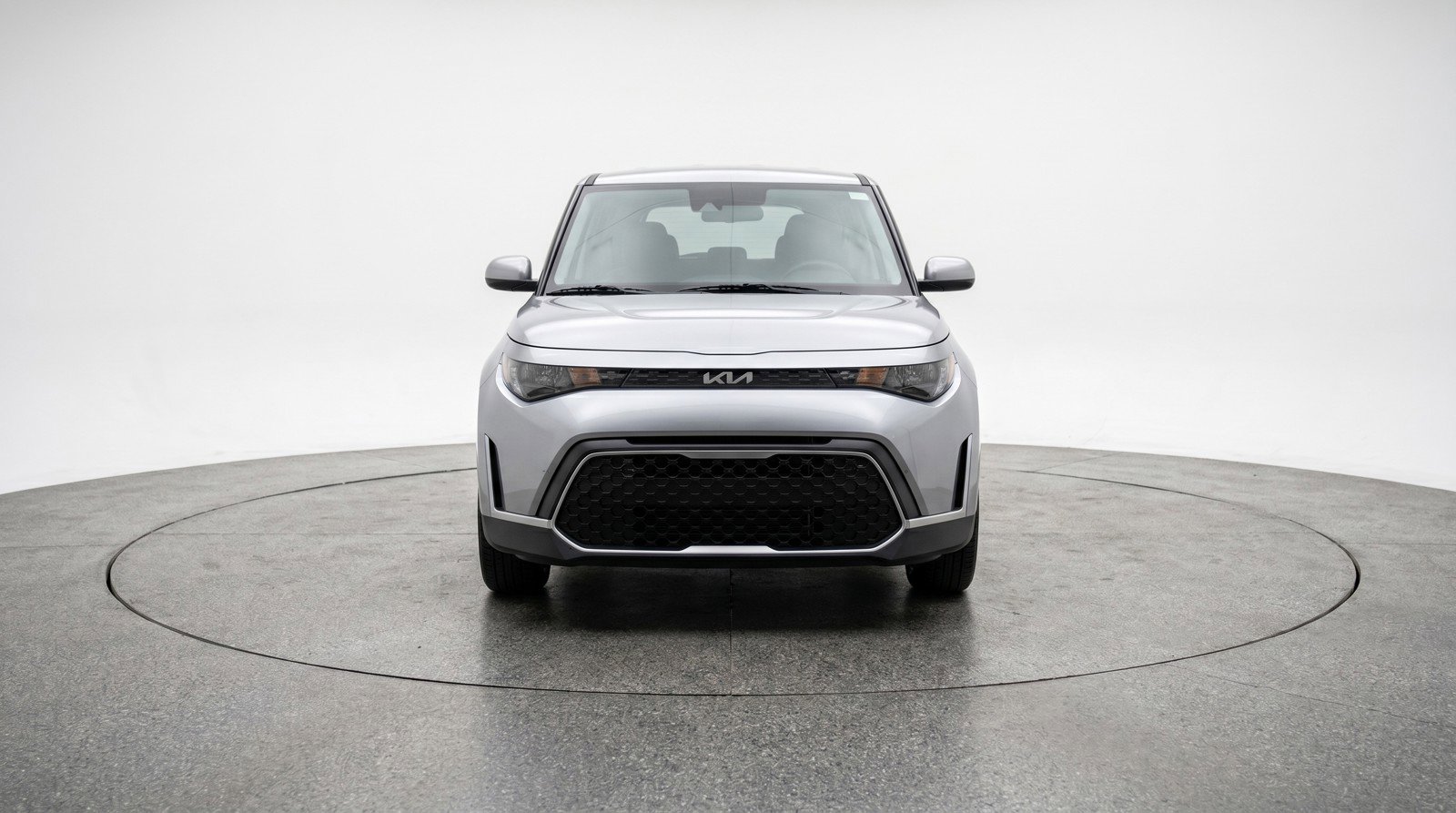 Used 2025 Kia Soul LX w/ LX Technology Package FWD image 2