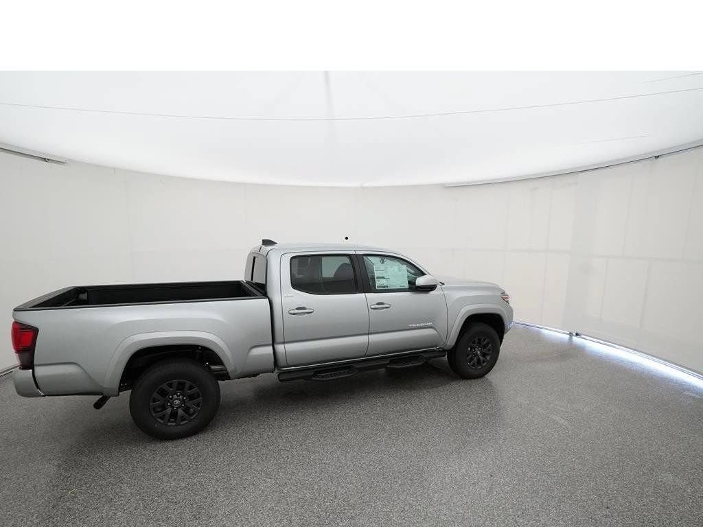 Used 2022 Toyota Tacoma SR5 w/ Technology Package AWD/4WD image 13
