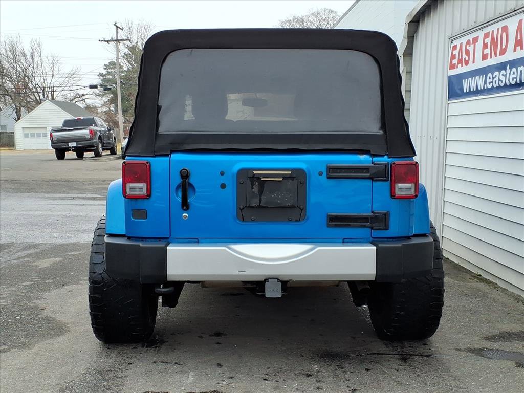 Used 2015 Jeep Wrangler Unlimited Sahara w/ Connectivity Group image 4