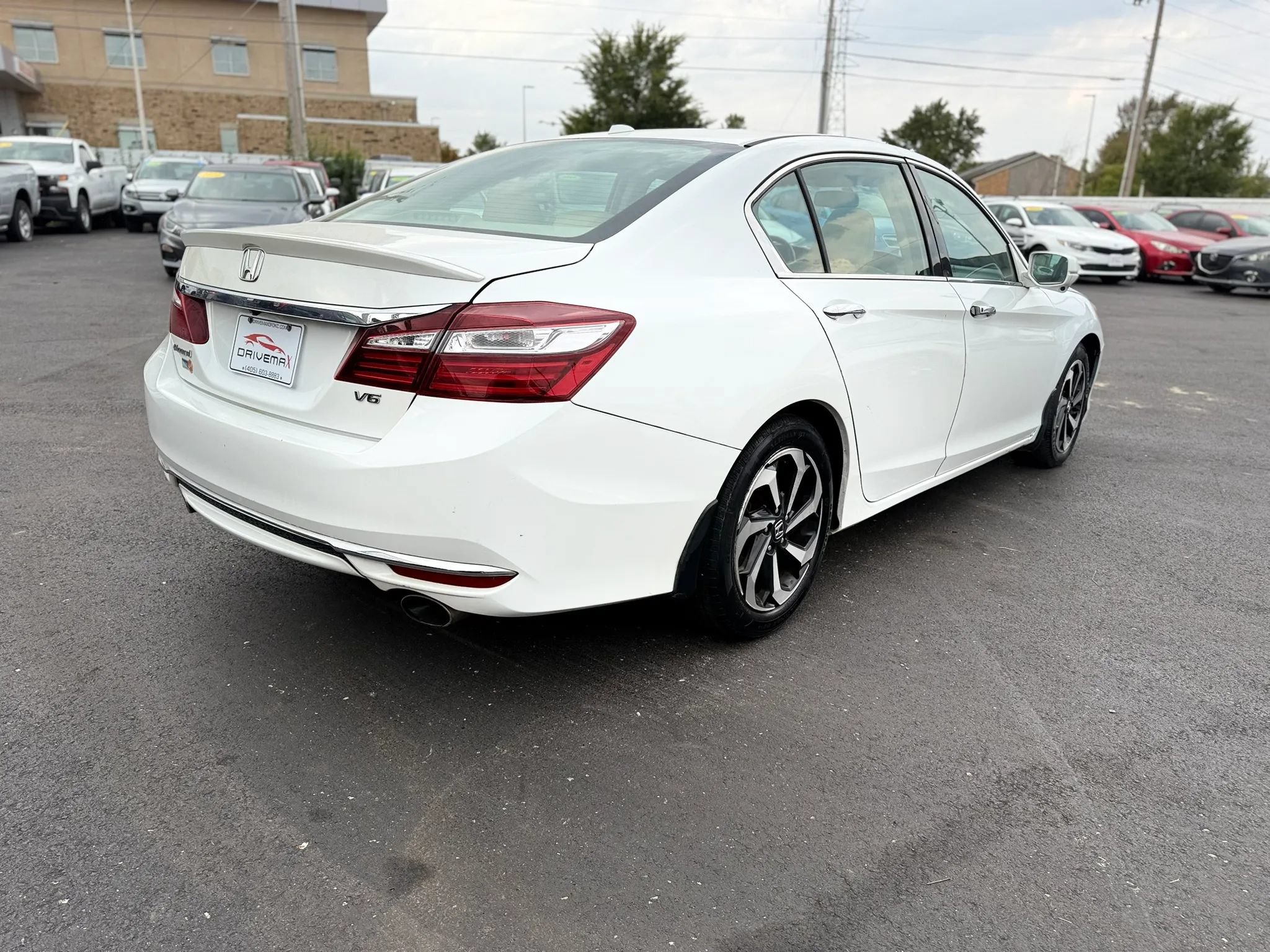 Used 2017 Honda Accord EX-L image 3