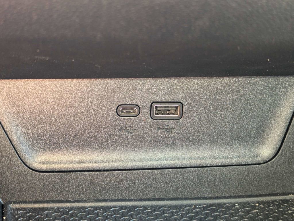 Used 2025 Chevrolet Equinox LT image 23