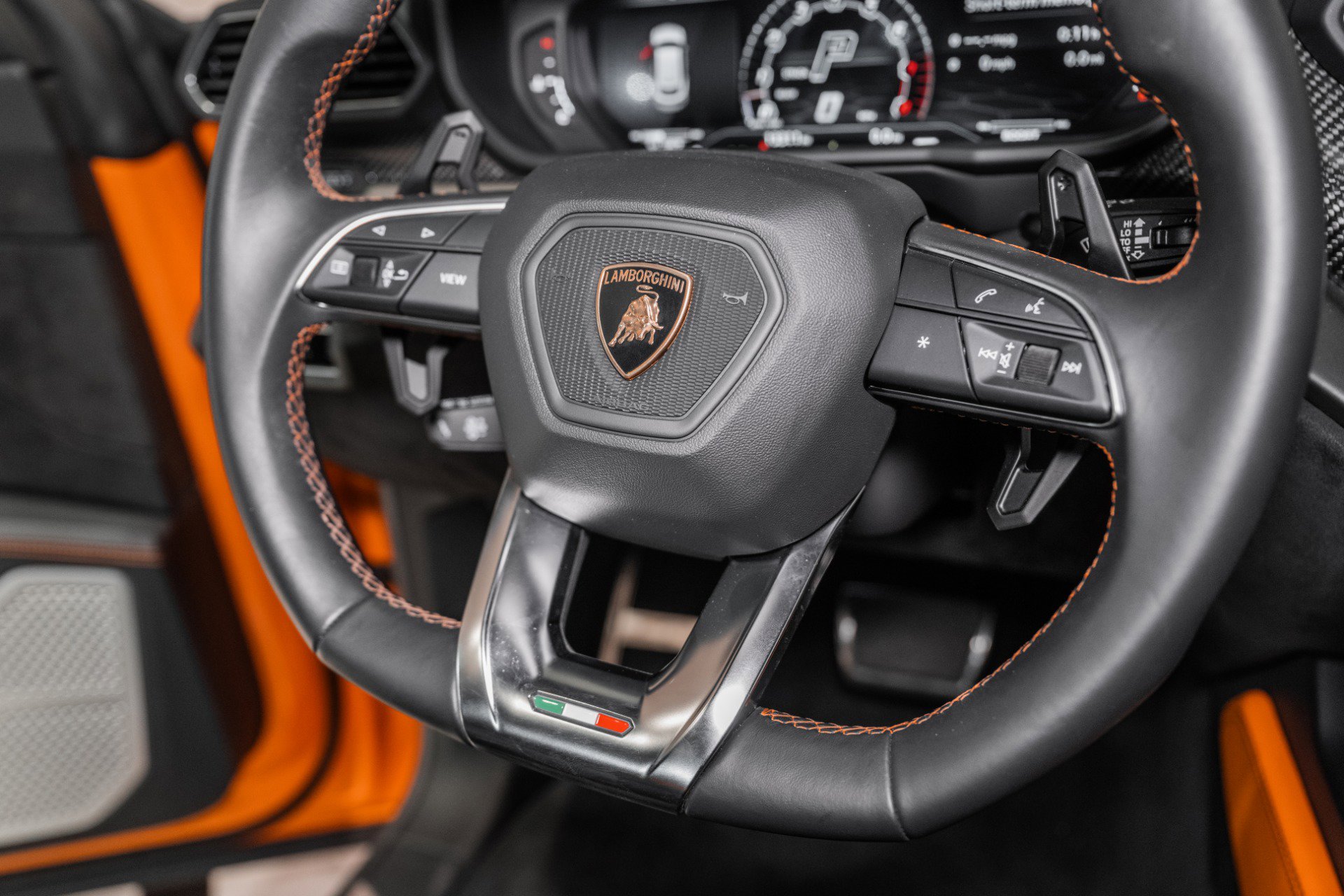 Used 2022 Lamborghini Urus image 48
