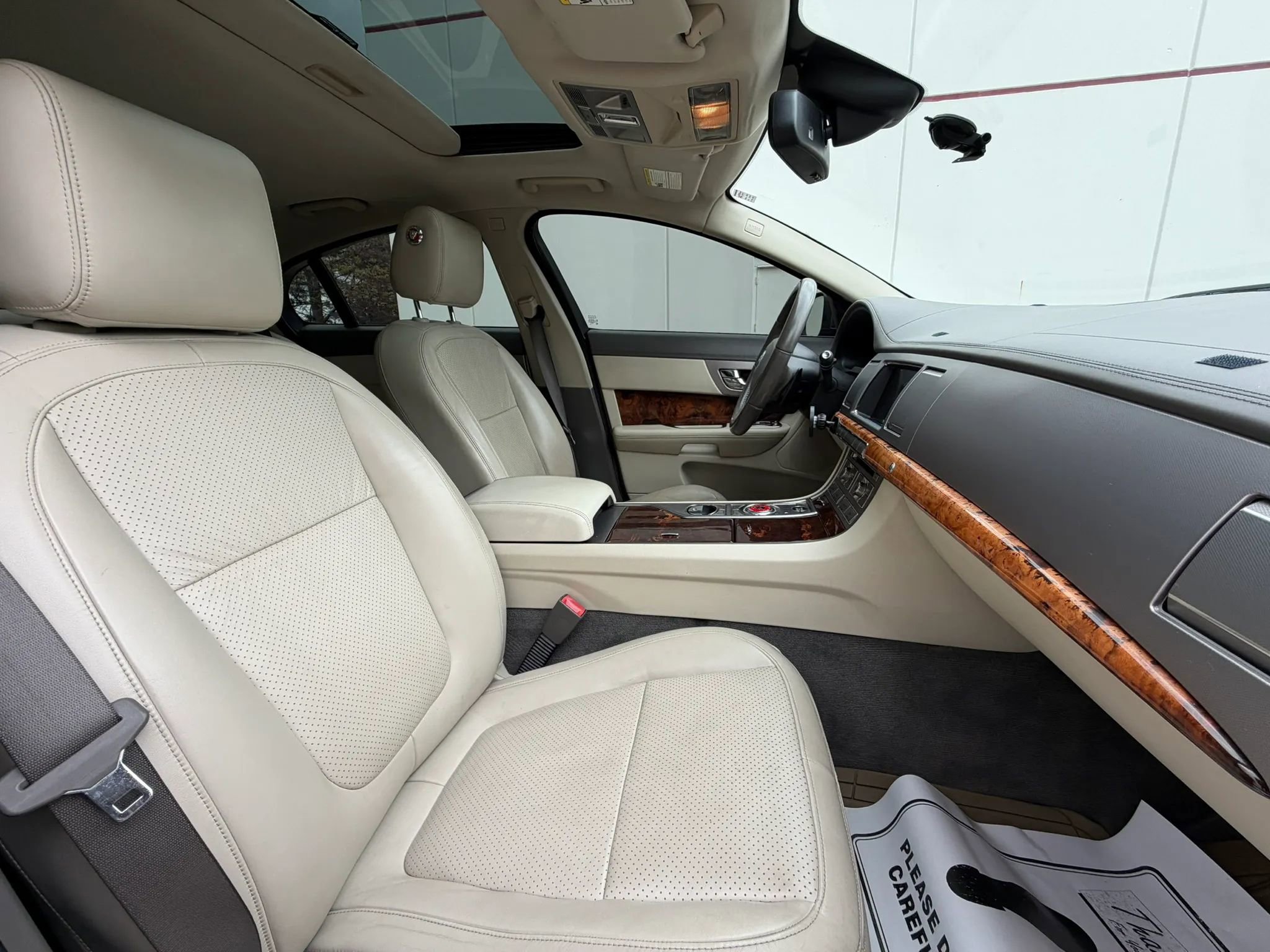 Used 2011 Jaguar XF Premium RWD image 23