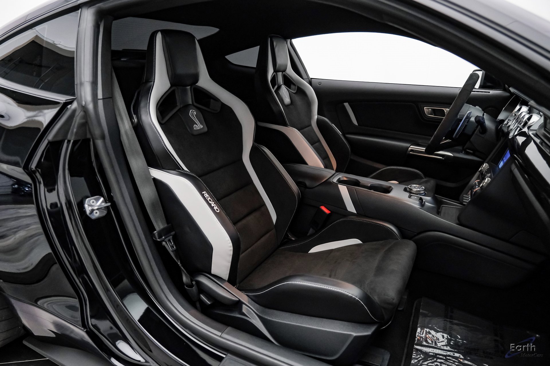 Used 2020 Ford Mustang Shelby GT500 w/ Carbon Fiber Track Pack image 43