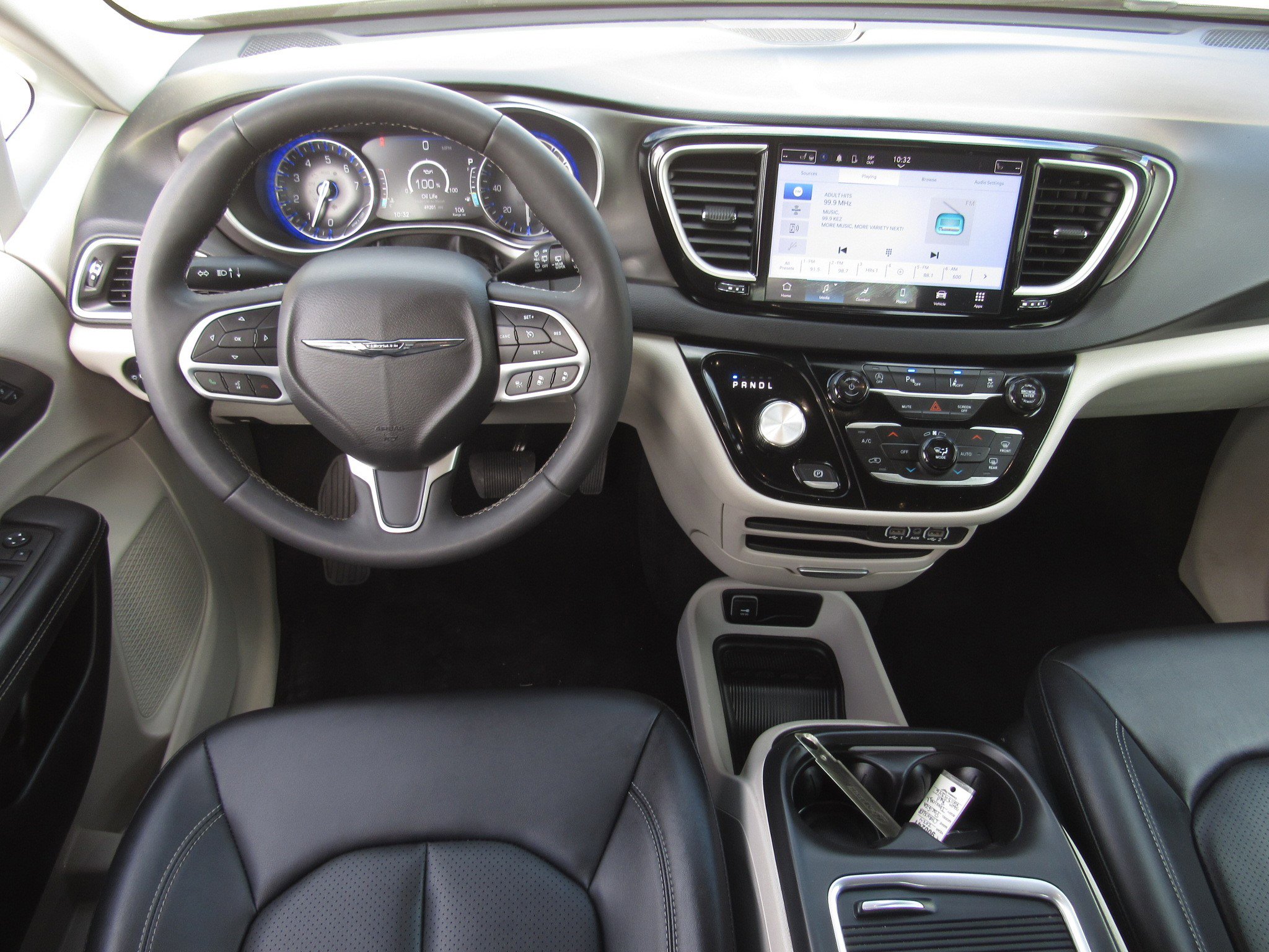 Used 2024 Chrysler Pacifica Touring-L image 18