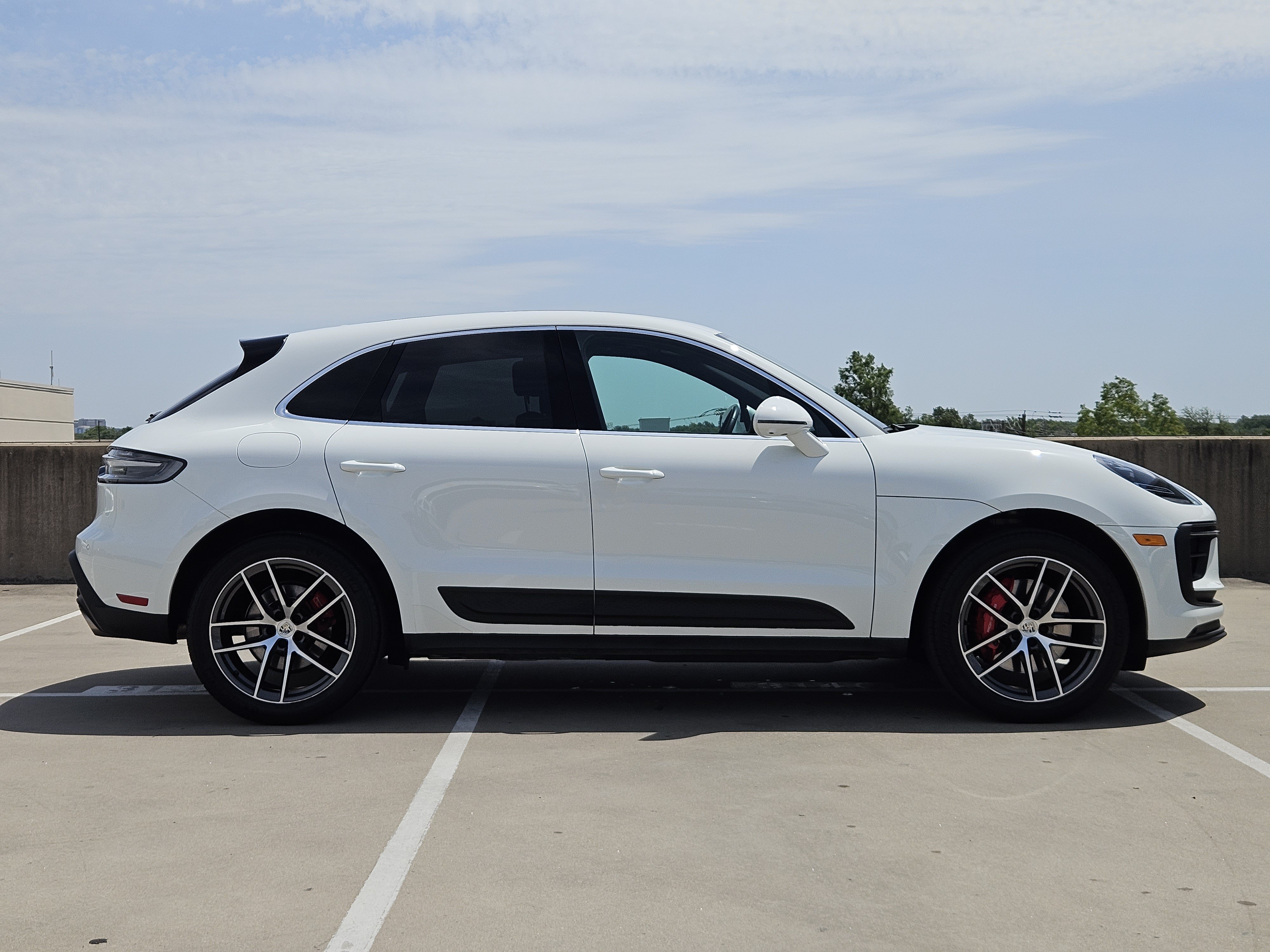 Certified 2023 Porsche Macan S AWD/4WD image 9