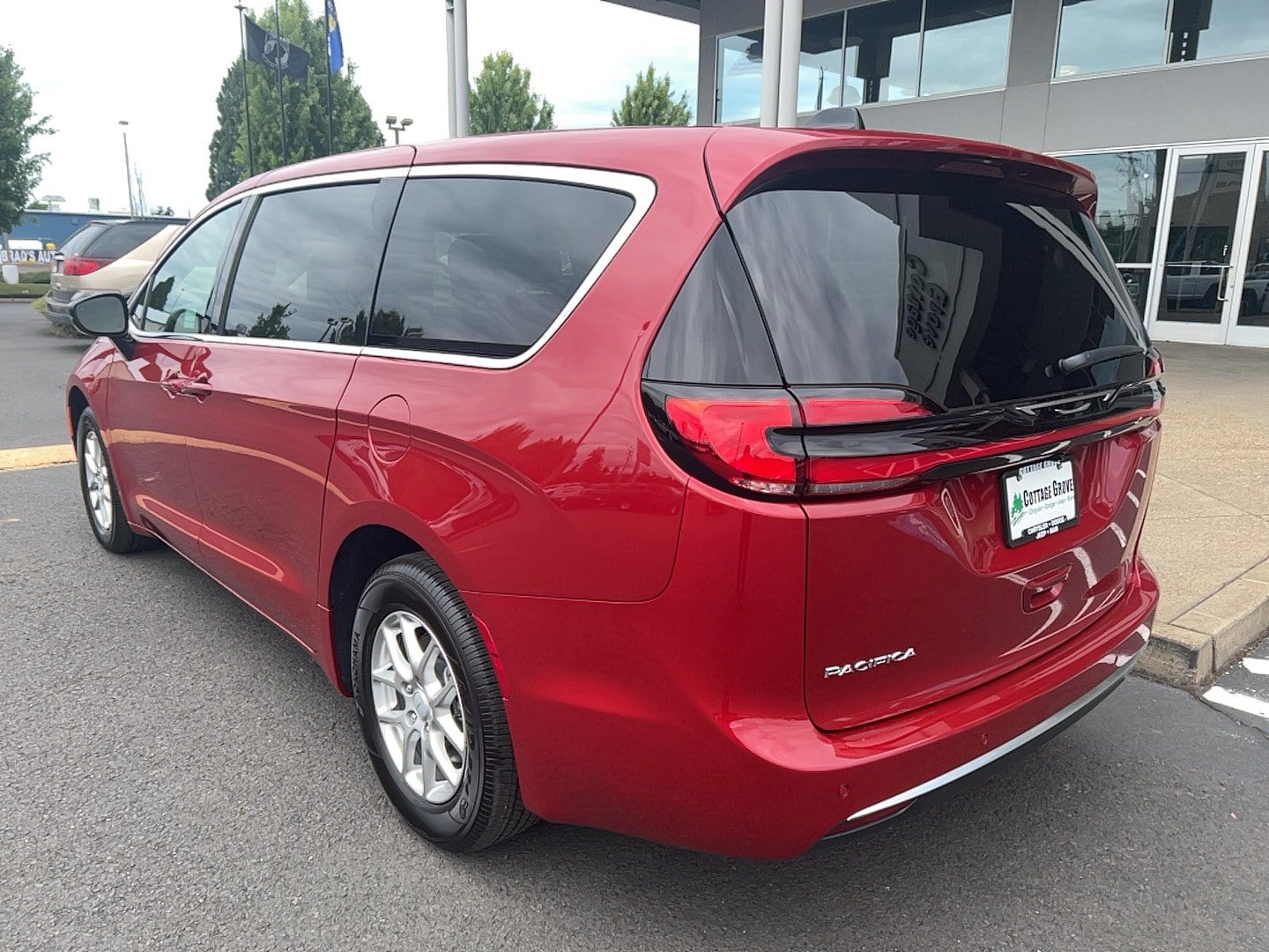 New 2027 Chrysler Pacifica Select FWD image 9