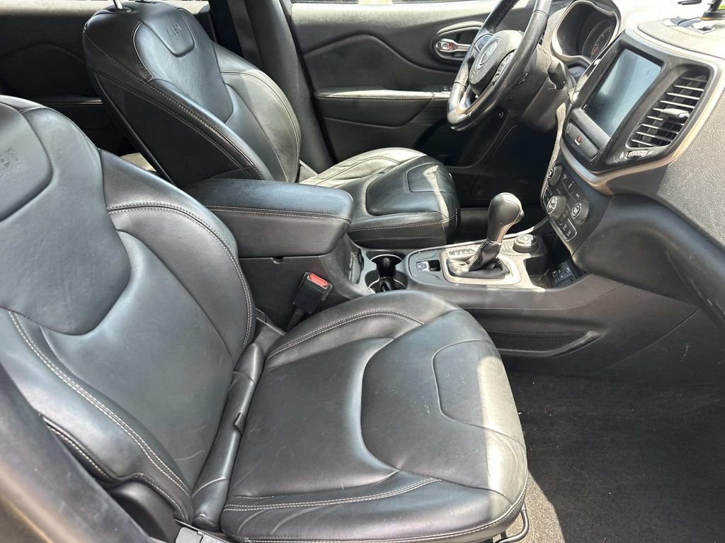 Used 2016 Jeep Cherokee Limited AWD/4WD image 12