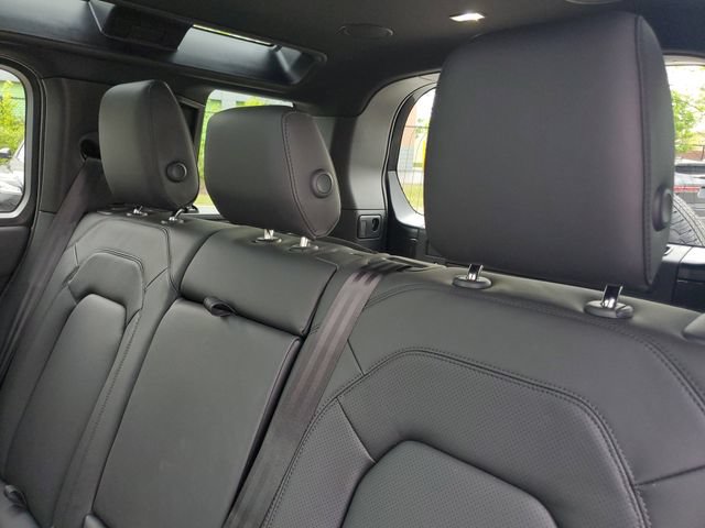 New 2026 Land Rover Defender 110 X-Dynamic SE AWD/4WD image 11