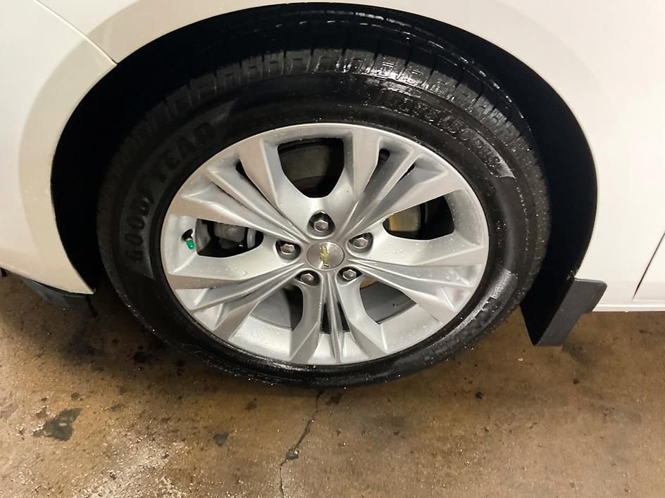 Used 2015 Chevrolet Impala LT w/ Convenience Package image 30