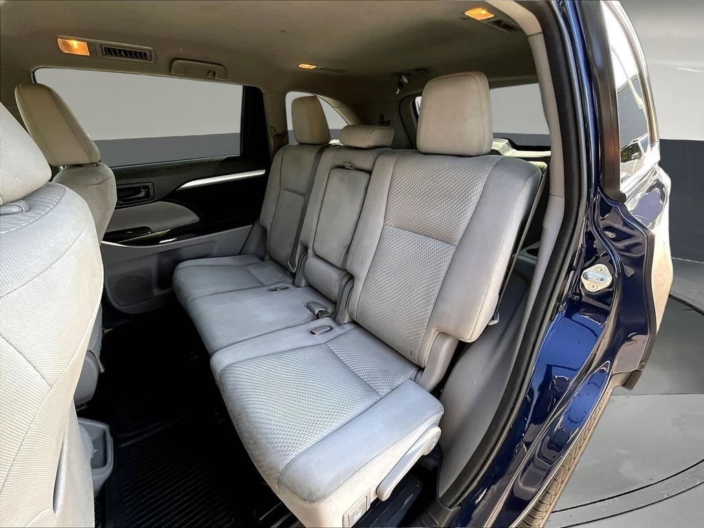 Used 2015 Toyota Highlander LE FWD image 24