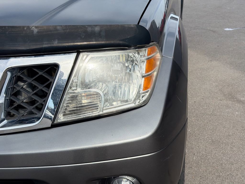 Used 2018 Nissan Frontier PRO-4X image 11