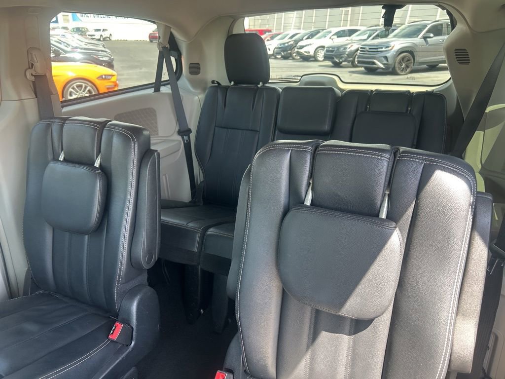 Used 2016 Chrysler Town & Country Touring FWD image 24