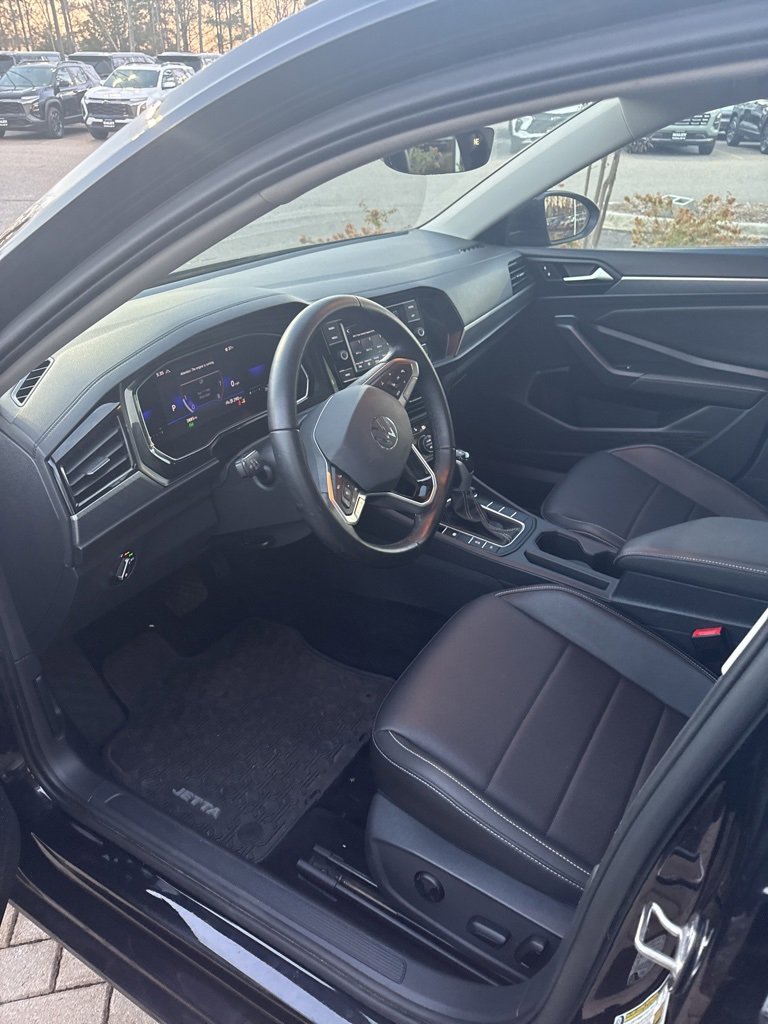 Used 2023 Volkswagen Jetta SE image 8