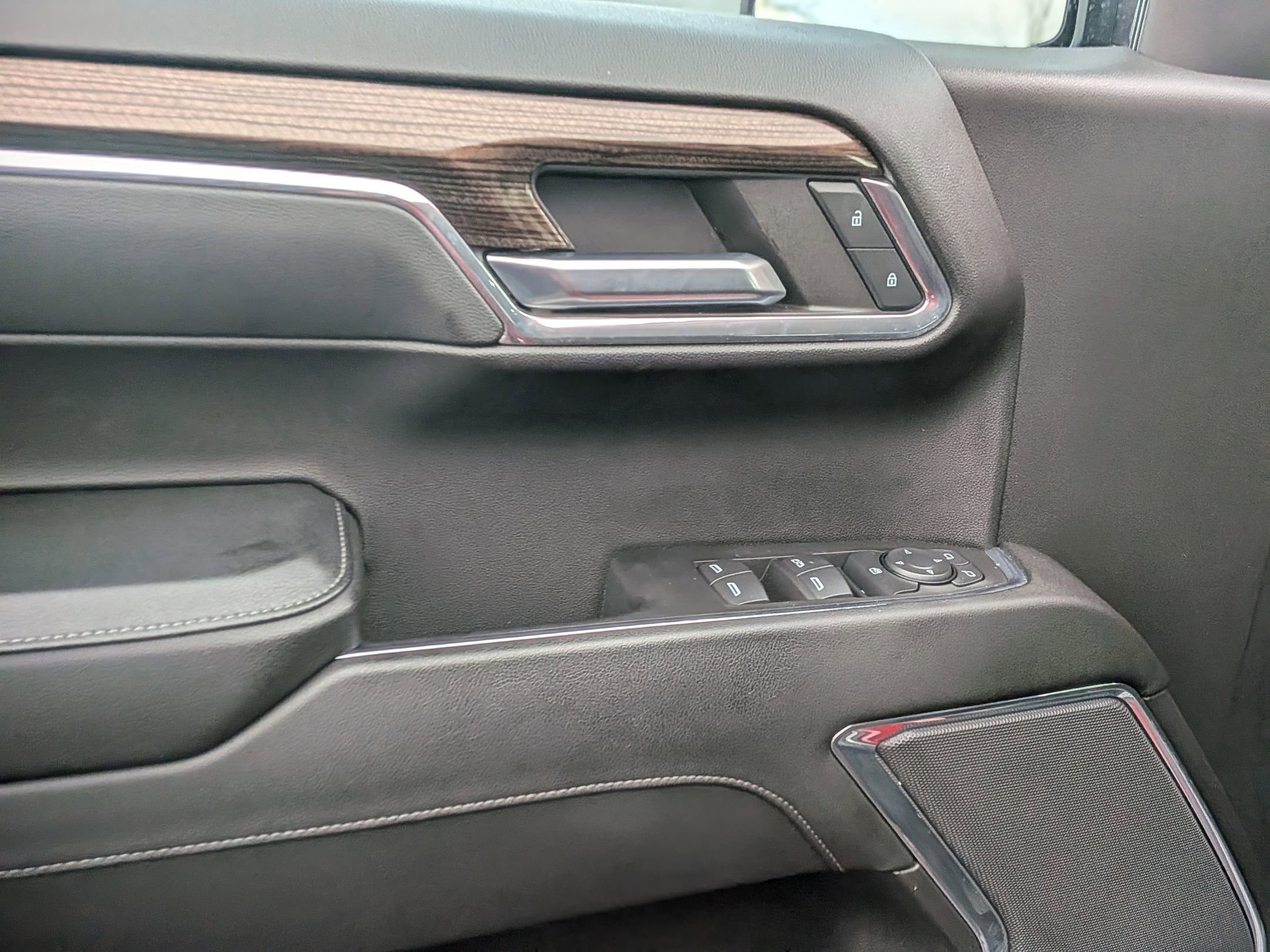 Used 2024 Chevrolet Silverado 1500 LT Trail Boss w/ Protection Package image 15