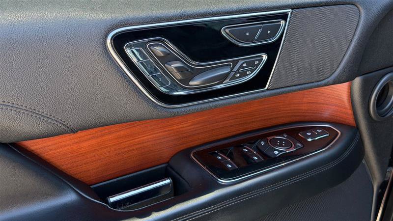 Used 2020 Lincoln Navigator Reserve AWD/4WD image 21