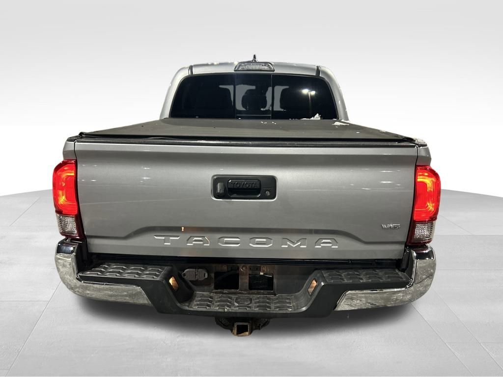 Used 2018 Toyota Tacoma TRD Off-Road image 4