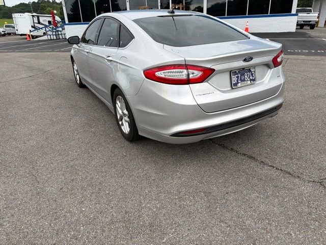 Used 2016 Ford Fusion SE FWD image 16