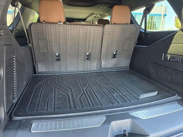 Certified 2025 Chevrolet Suburban High Country image 18