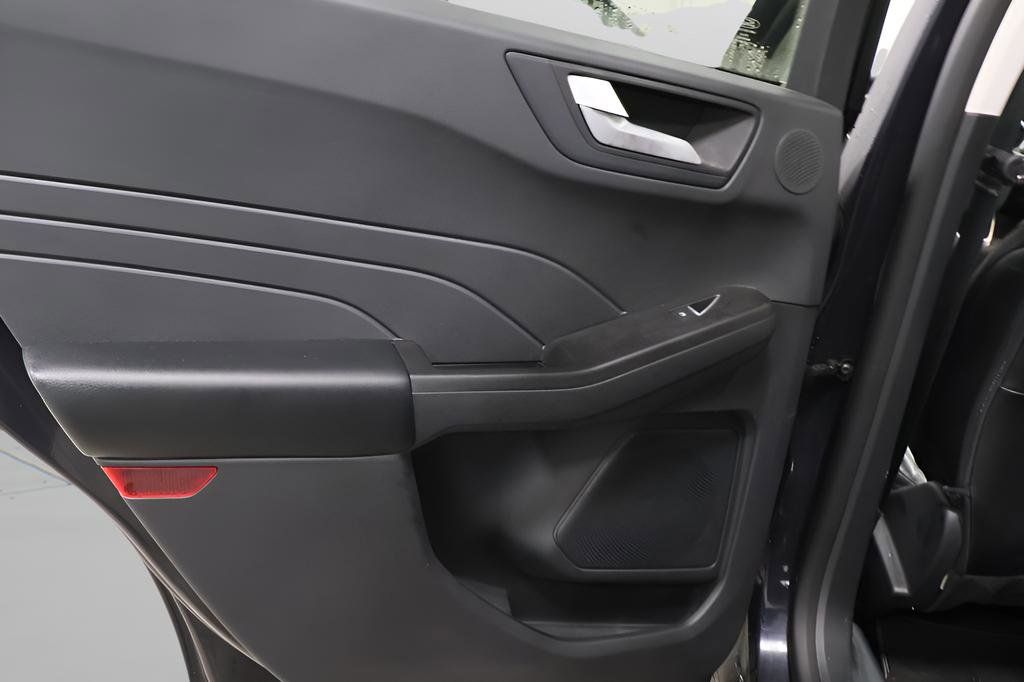 Used 2021 Ford Escape Titanium w/ Titanium Elite Package image 25