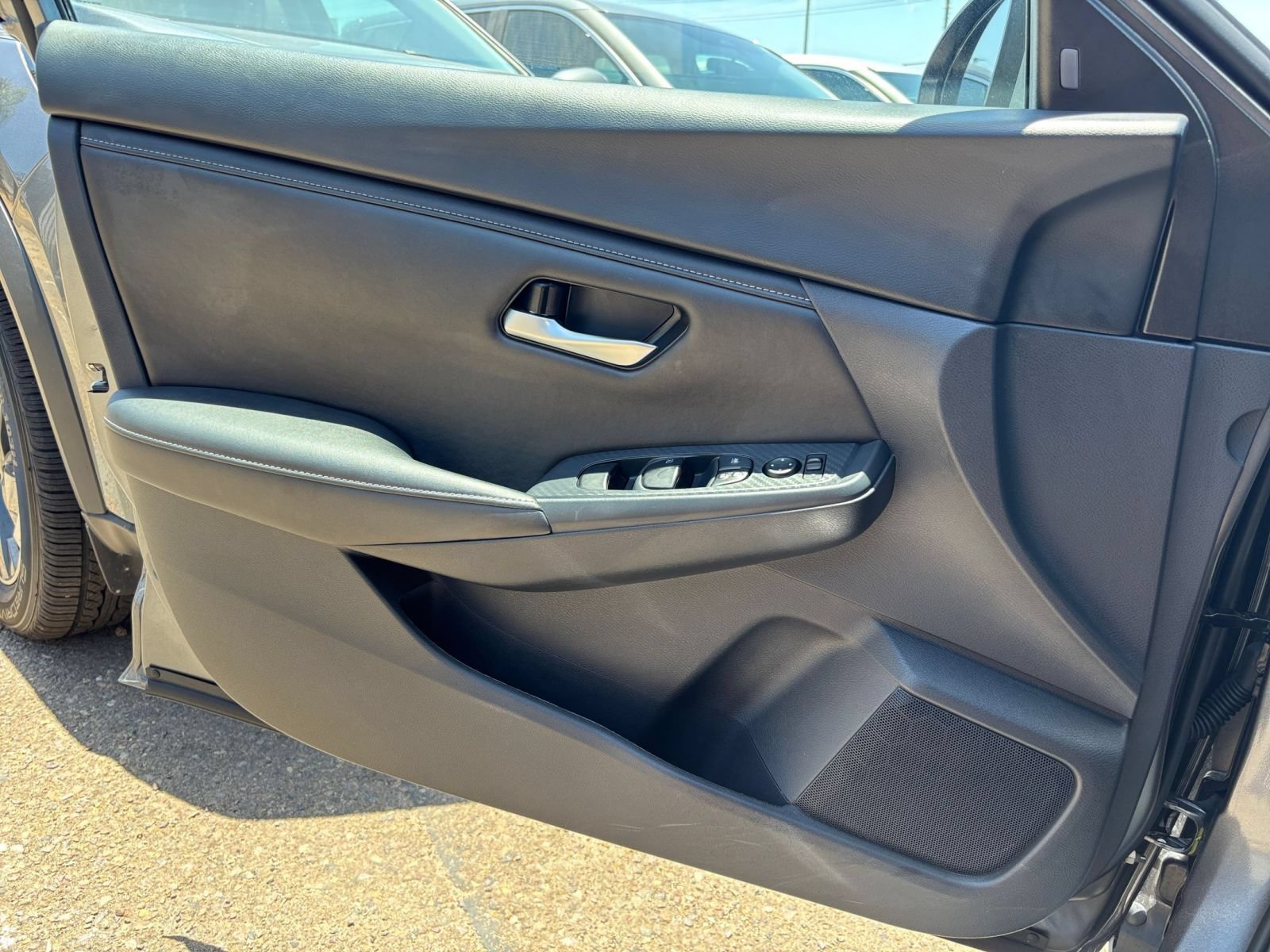 Used 2025 Nissan Sentra SV FWD image 18