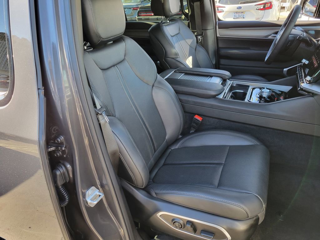 Used 2025 Jeep Wagoneer Series II image 18