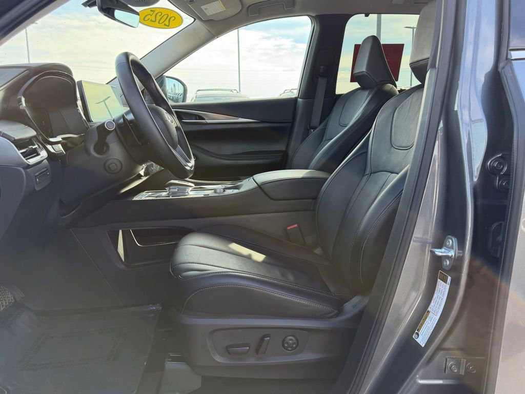 Used 2025 INFINITI QX60 Luxe image 12