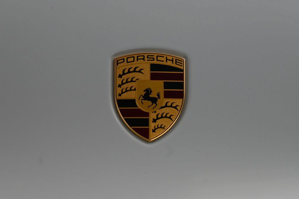 Certified 2025 Porsche Macan AWD/4WD image 33