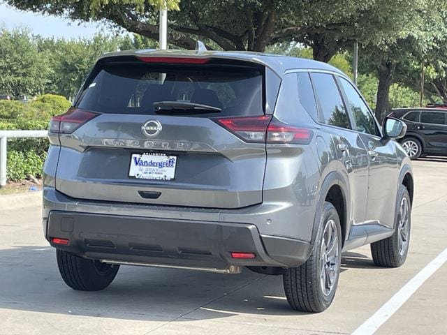 Used 2025 Nissan Rogue SV FWD image 4