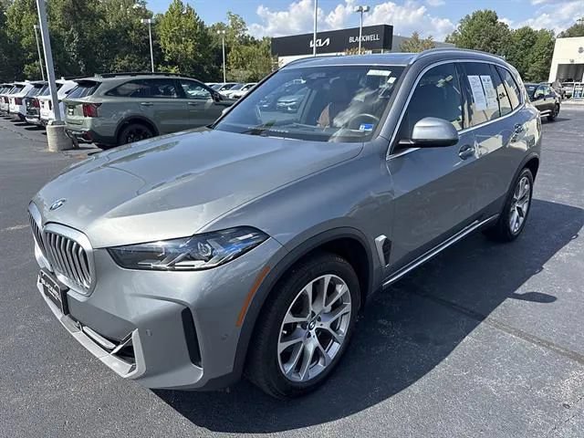 Used 2024 BMW X5 xDrive40i w/ Premium Package AWD/4WD image 3
