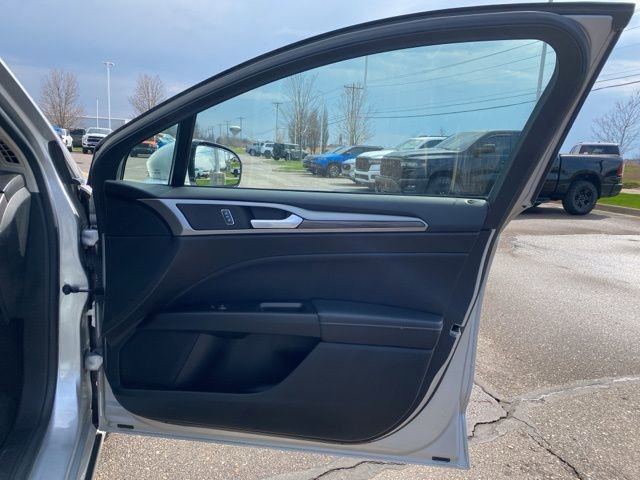 Used 2017 Ford Fusion SE w/ Fusion SE Technology Package image 30