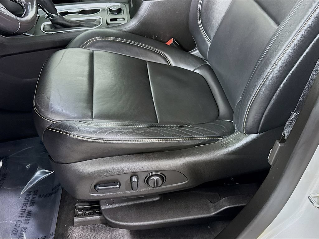 Used 2019 Chevrolet Traverse RS w/ LPO, Floor Liner Package AWD/4WD image 25